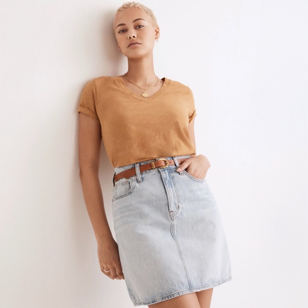 Madewell Curvy Denim High-Waist Straight Mini Skirt in Fitzgerald Wash: Size 26